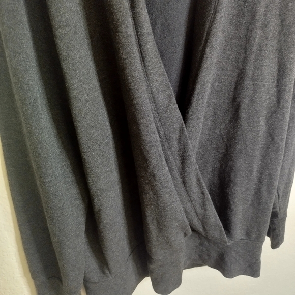 ATHLETA Purana V-Neck Wrap Sweatshirt Heathered Grey Sz M - Picture 4 of 9